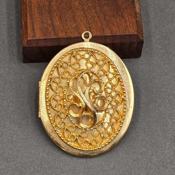 Vintage Gold Tone Filigree Oval Locket Pendant 2" Statement Boho Jewelry - Picture 3 of 5